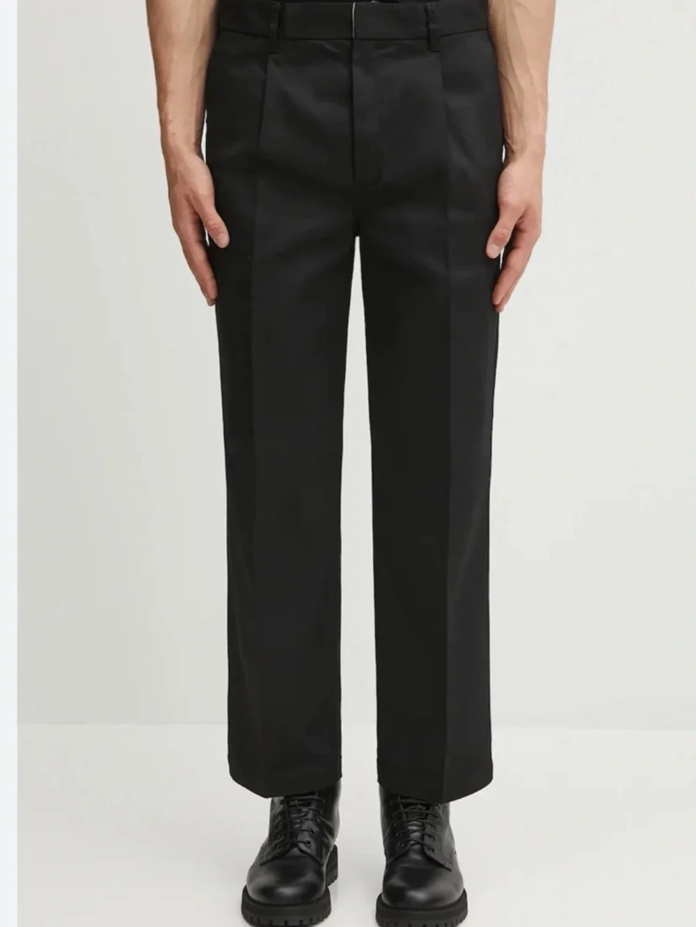 NWOT MAISON KITSUNE Men’s Cropped pleated black trousers. Size 44